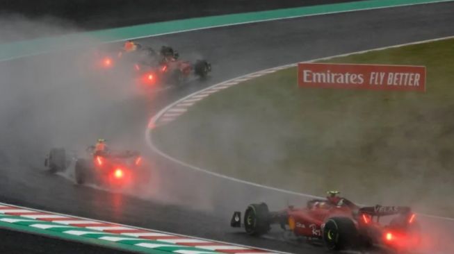 Hujan Deras Disertai Angin Kencang di Sirkuit Suzuka, Lap Pertama Grand Prix Jepang Dihentikan