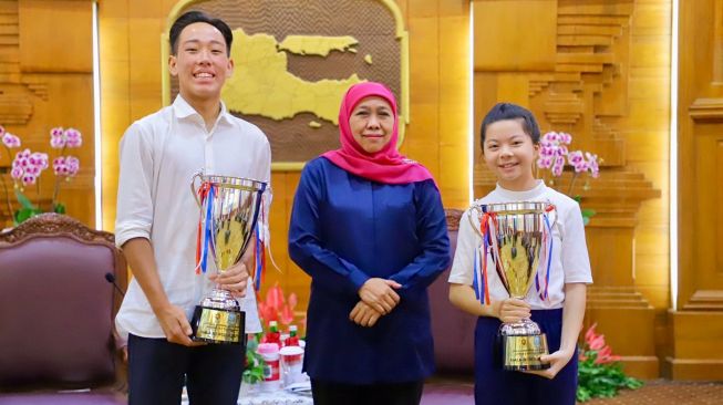Bertemu Atlet Golf Juara Piala Gubernur, Khofifah Indar Parawansa: InsyaAllah Jatim Tidak Kekurangan Atlet Berprestasi