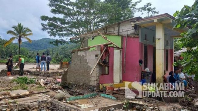Banjir Bandang di Cisolok Sukabumi, Pabrik Tahu Hingga Jembatan Hanyut, BPBD: 12 Jiwa Mengungsi