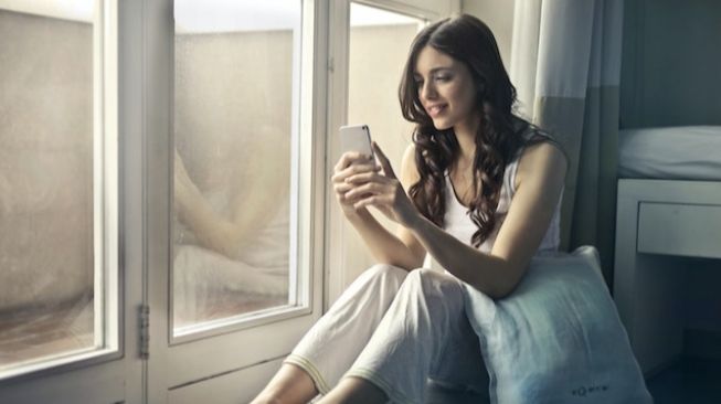 4 Keuntungan Jadi Wanita Cuek, Punya Hidup yang Tenang!