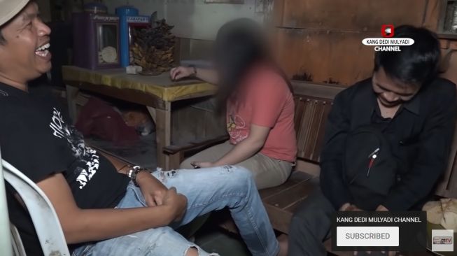 Video Viral Kang Dedi Mulyadi Temui Teteh S di Warung Kopi Plus-plus
