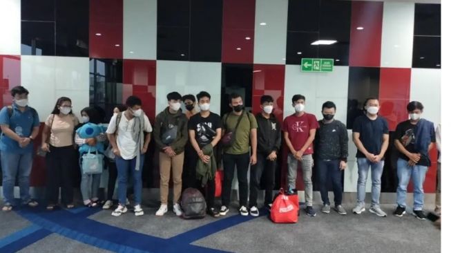 Sempat Kabur, 15 Orang Anak Buah Bos Judi Online Apin BK Ditangkap di Pekanbaru, Kini Diboyong ke Polda Sumut