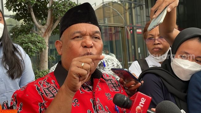 Sambangi KPK, Tim Hukum Sebut Istri dan Anak Lukas Enembe Menolak Diperiksa Sebagai Saksi
