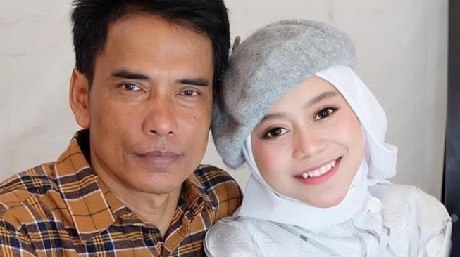 Potret Kedekatan Lesti Kejora dan Ayah (instagram/@ayah_kejora)