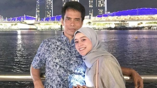 Potret Kedekatan Lesti Kejora dan Ayah (instagram/@ayah_kejora)