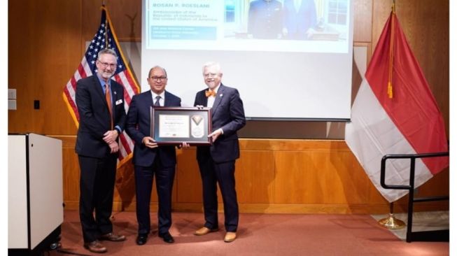 Dubes RI Rosan Roeslani Terima Penghargaan Henry G Bennett dari Oklahoma State University