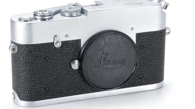 Prototipe kamera model persegi-format Leica M dari tahun 1954 [Peta Pixel]