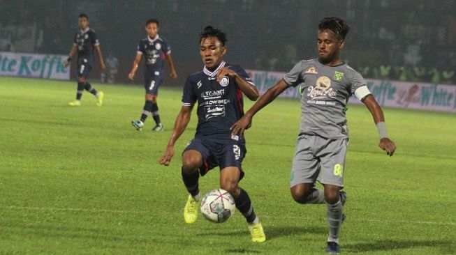 Gelar Pertandingan Liga 1 Arema FC vs Persebaya Malam Hari, Indosiar Bantah Akomodir Iklan Rokok