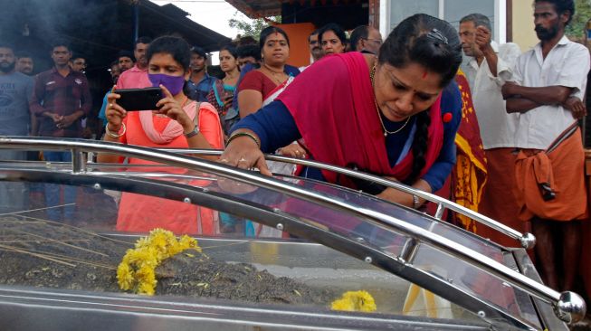 Tangis Warga India Iringi Pemakaman Sang Buaya Suci, Babiya