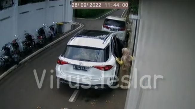 Momen Lesti Kejora Terekam CCTV (instagram/@virus.leslar)