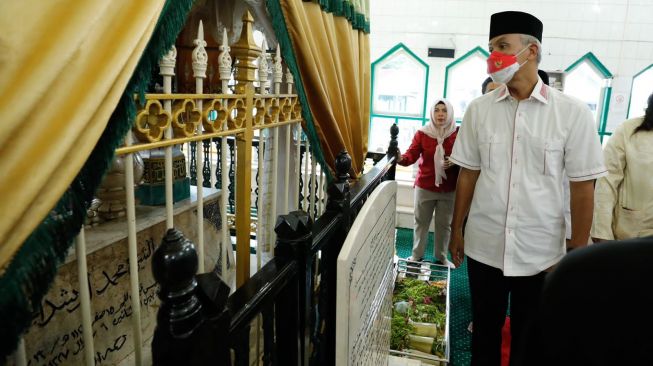 Tiba di Kalsel, Ganjar Ziarah ke Makam Syekh Muhammad Arsyad Al-Banjari