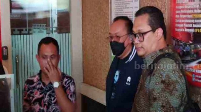 Dirut PT LIB Hadian Lukita Masuk Ruang Penyidiki Polda Jatim, Masih Irit Bicara ke Media