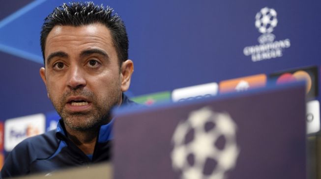 Pelatih Barcelona, Xavi menghadiri konferensi pers jelang laga Liga Champions kontra Inter Milan. [Pep LAGO / AFP]