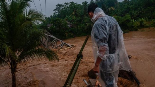 Banjir Bandang di Lebak Sebabkan Banyak Jembatan Ambruk, Pemprov Banten Bangun Jembatan Darurat