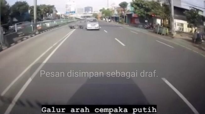 Tabrak Lari hingga Pemotor Terpental di Jakpus, Pengendara Xenia Diburu Polisi