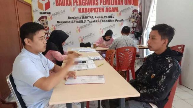 Ratusan Peserta Lolos Seleksi Adminitrasi Panwascam di Agam