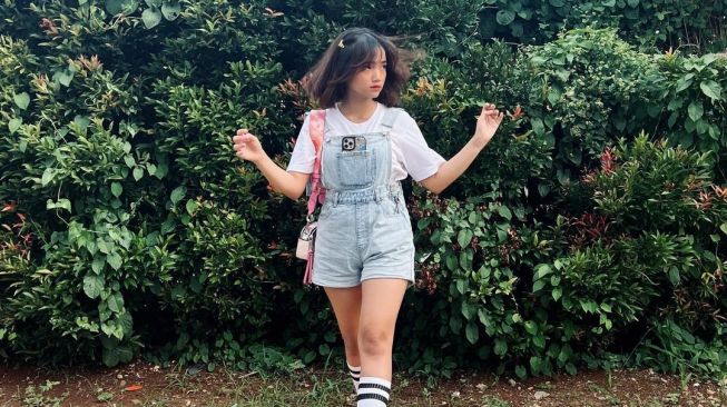 Potret Fuji pakai hotpants hingga mini dress (Instagram/@fuji_an)