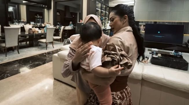 Momen Krisdayanti Jadi Suster Ameena (YouTube AH)