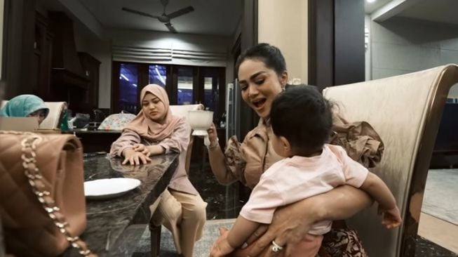 Momen Krisdayanti Jadi Suster Ameena (YouTube AH)