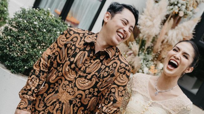 Potret pertunangan Aulia Sarah (Instagram/@adityarandra)