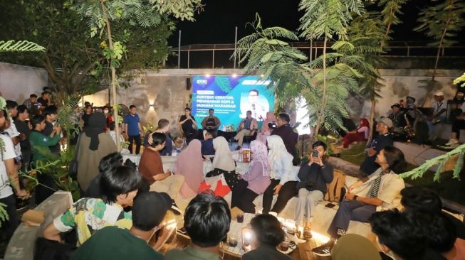 Kompak Bangkitkan Ekonomi, Muda-mudi Makassar Hadiri Pelatihan Content Creator Bersama Sandiaga Uno