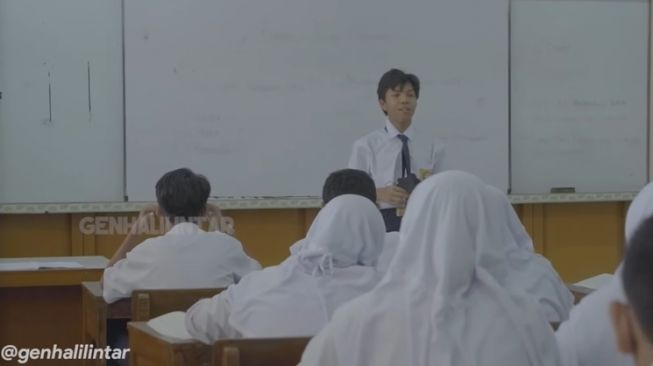 Momen hari pertama Muntaz Halilintar sekolah (YouTube/GEN HALILINTAR)