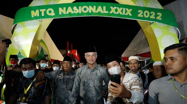 Sambil Kunjungi Pameran UMKM, Ganjar Berharap MTQ Jadi Momentum Menumbuhkan Persaudaraan Antar Anak Bangsa