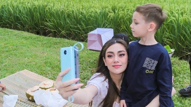 Makin Mesra dengan Pacar Baru, Celine Evangelista Ungkap Fakta Stefan William Sudah 5 Bulan Gak Ketemu Anak