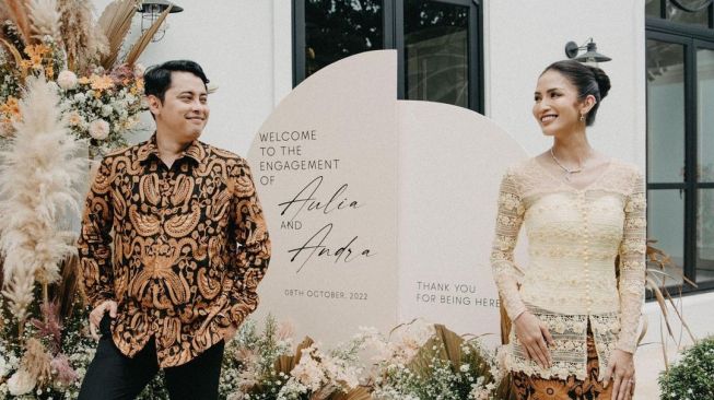 Potret pertunangan Aulia Sarah  (Instagram/@owliasarah)