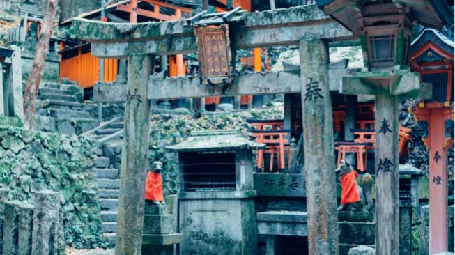 Mengenal Simbol Warna yang Ada di Kuil-kuil Tradisional Jepang