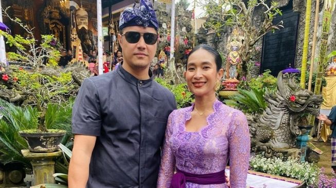 Potret Happy Salma Hadiri Undangan Pakai Baju Bali (Instagram/@happysalma)