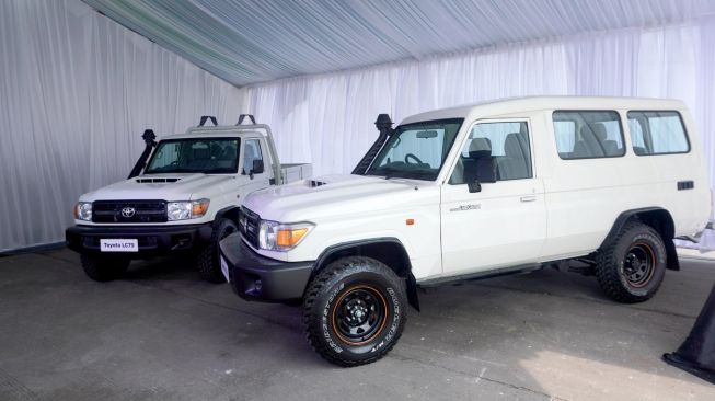 Simak kokohnya postur  Toyota Land Cruiser Seri 70 yang diterjunkan di area pertambangan [PT TAM].