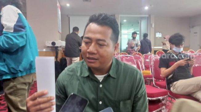 Direktur Eksekutif Parameter Politik Indonesia Adi Prayitno dalam acara refleksi lima tahun Anies Baswedan di ruang Fraksi PDIP DPRD DKI Jakarta, Kamis (13/10/2022). [Suara.com/Fakhri Fuadi Muflih]