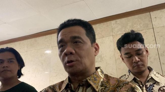 Wakil Gubernur (Wagub) DKI Jakarta Ahmad Riza Patria akan mengecek perkara pengosongan rumah artis Wanda Hamidah saat ditemui di Balai Kota, Kamis (13/10/2022). [Suara.com/Yosea Arga Pramudita]