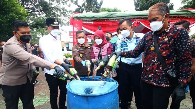 Sabu sampai Jamu Ilegal Dimusnahkan di Halaman Kejari Banjar, Bupati: Menyambut MTQ Nasional