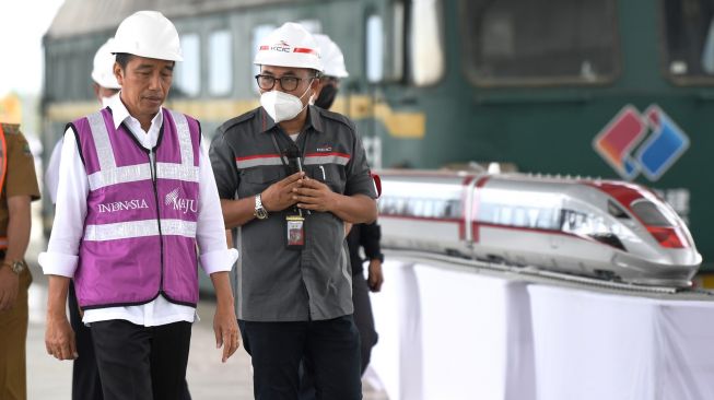 Presiden Jokowi Tinjau Proyek Kereta Cepat Jakarta - Bandung Di Stasiun ...