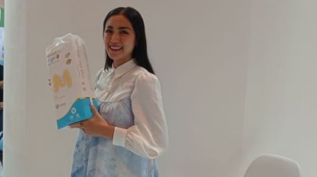 Jessica Iskandar bagikan tips memilih popok bayi. (Dok. Fajar/Suara.com)