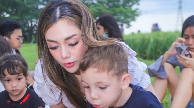 10 Potret Kemeriahan Ultah Cio dan Koa, Anak Celine Evangelista yang Dirayakan Tanpa Kehadiran Stefan William