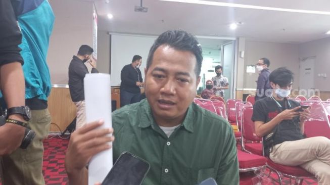 Direktur Eksekutif Parameter Politik Indonesia Adi Prayitno dalam acara refleksi lima tahun Anies Baswedan di ruang Fraksi PDIP DPRD DKI Jakarta, Kamis (13/10/2022). [Suara.com/Fakhri Fuadi Muflih]