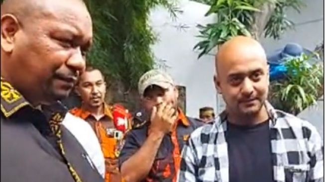 Terus Diintimidasi untuk Mengosongkan Rumah, Wanda Hamidah Unggah Video, Didatangi Ormas Berbaju Loreng