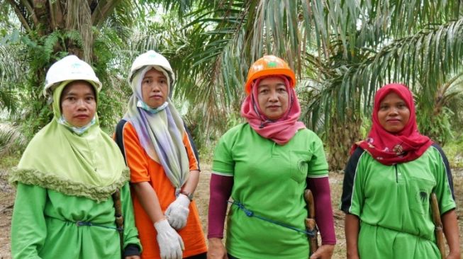 Hari Perempuan Pedesaan Sedunia, CPOPC Kampanye Digital Peran Petani Kelapa Sawit