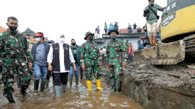 Gubernur Khofifah Imbau Masyarakat dan Pemda Lakukan Mitigasi dan Aktifkan Satgas Penanggulangan Bencana. (Dok: Pemprov Jatim)