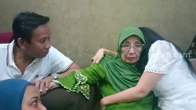 Nani Wijaya Dilarikan ke Rumah Sakit Usai Sesak Napas, Keluarga: Pakai Tabung Oksigen Tak Mempan