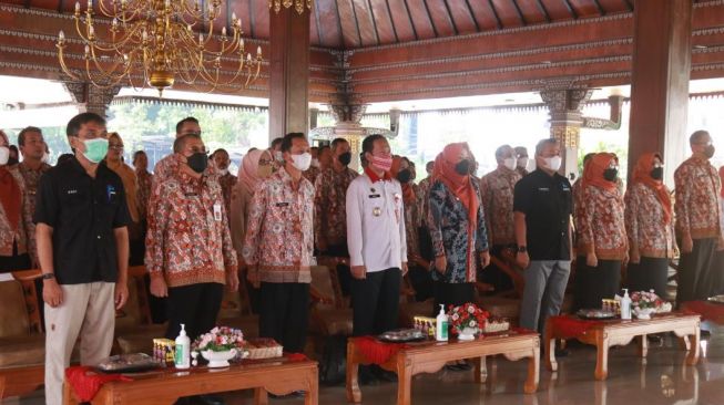 Bupati Mojokerto, Ikfina Fahmawati dalam peluncuran meluncurkan  MojokertoKab-CSIRT.  (Dok: Pemkab Mojokerto) 