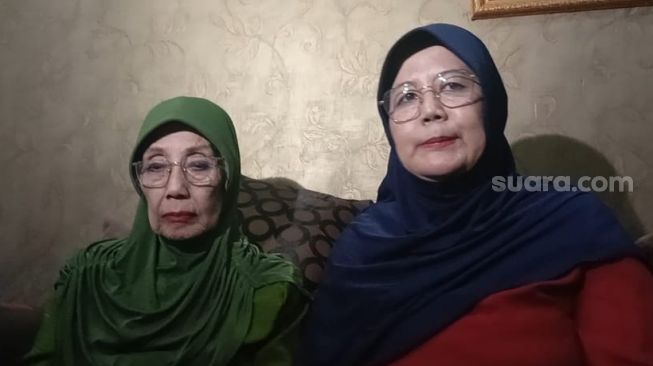 9 Momen Pemain Bajaj Bajuri Jenguk Nani Wijaya, Pemeran Emak yang Diisukan Terbaring Lemah Karena Usia