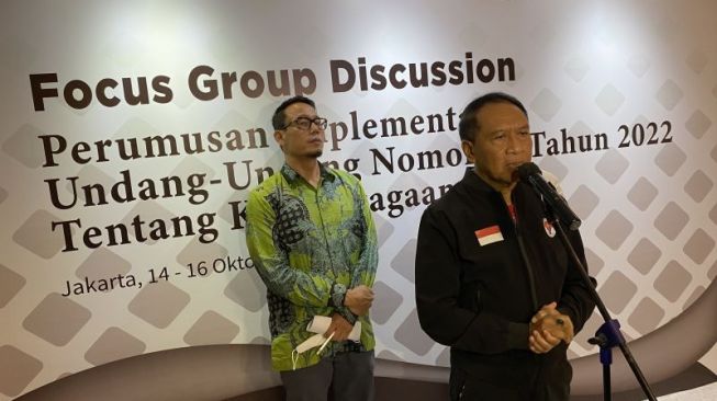 Menteri Pemuda dan Olahraga Zainudin Amali memberikan keterangan pers terkait temuan Tim Gabungan Independen Pencari Fakta (TGIPF) Tragedi Kanjuruhan di Jakarta, Jumat (14/10/2022). (ANTARAShofi Ayudiana)