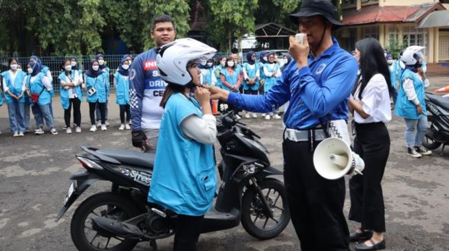 PNM dan Jasa Raharja Beri Pelatihan Safety Riding Peluk Mekaar untuk Cegah Kecelakaan