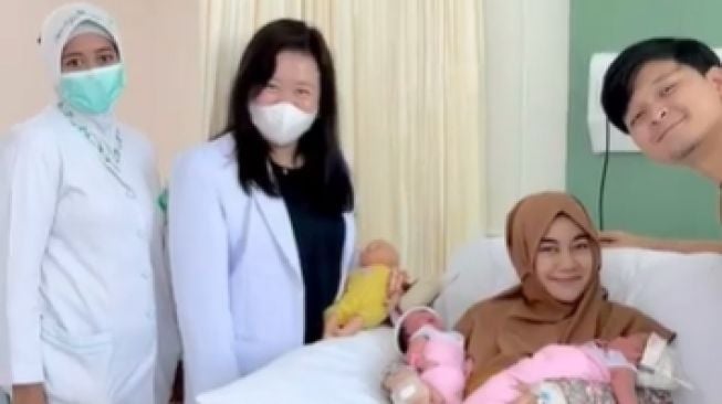 Artis Indonesia yang Punya Anak Kembar (Instagram/anisarahma_12)