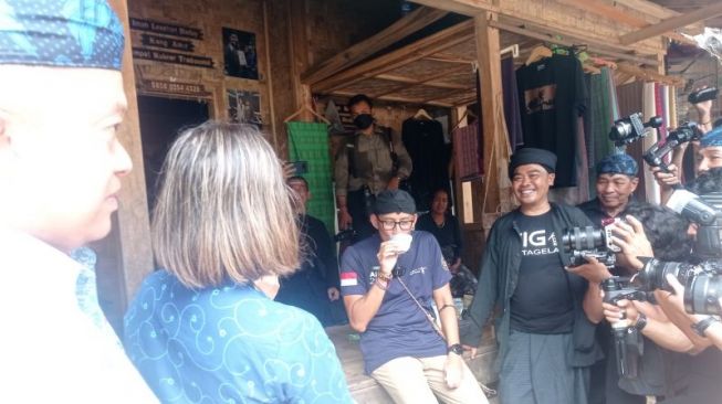 Kunjungi Kabupaten Lebak, Sandiaga Uno Borong Produk Kerajinan Masyarakat Badui