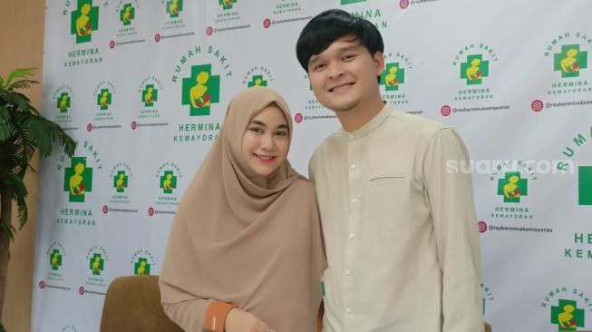 Berasa Mimpi, 5 Potret Anisa Rahma Momong Anak Kembar